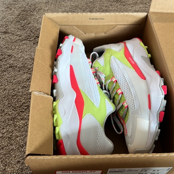 Worn one time! North face shoes - Picture 5 of 5